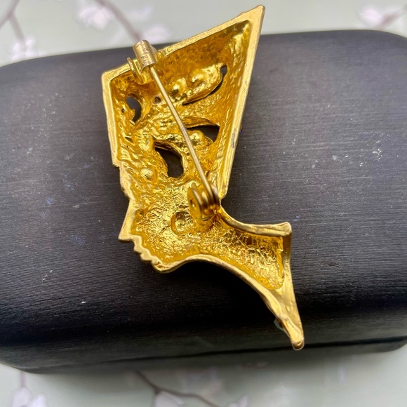 Gold Tone Nefertiti Brooch Pin with Multicolored Gems - Picture 5 of 7